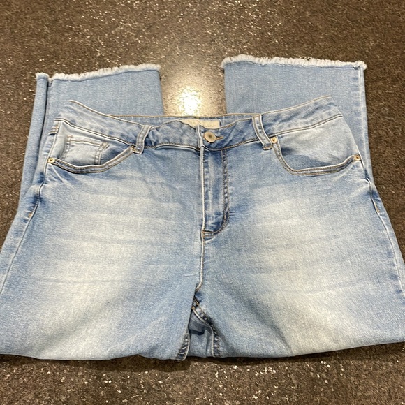 Jean Capris - Picture 2 of 7